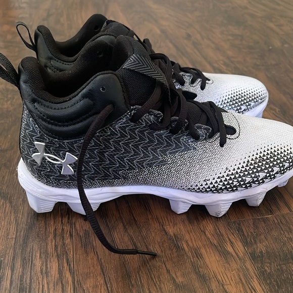 under armour football cleats size5.5 black and white - Picture 2 of 6